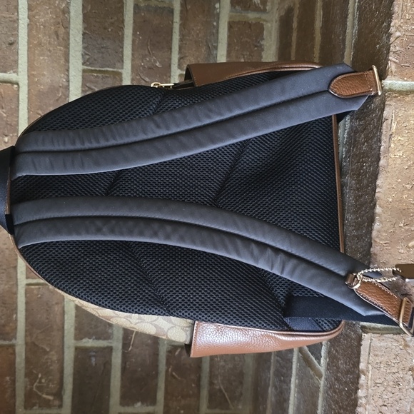 COACH Court Backpack In Signature Canvas Brown - Picture 3 of 10